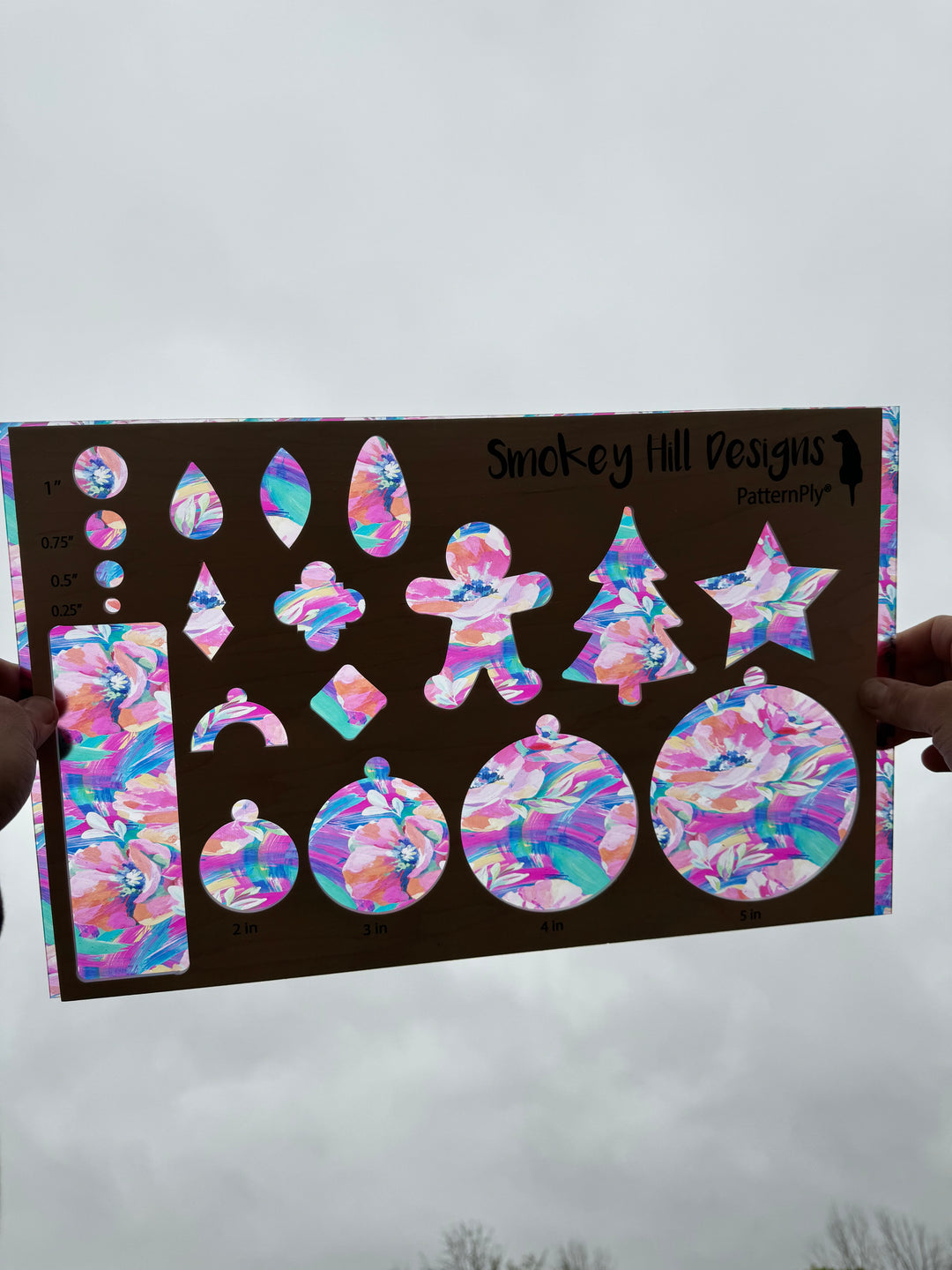 PatternPly® Transparent Preppy Floral #1