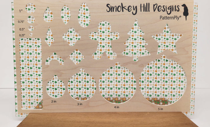 PatternPly® Scattered Irish Shamrocks