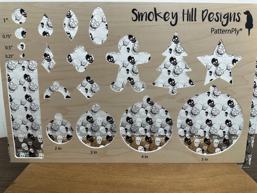 PatternPly® Scattered Black and White Skulls