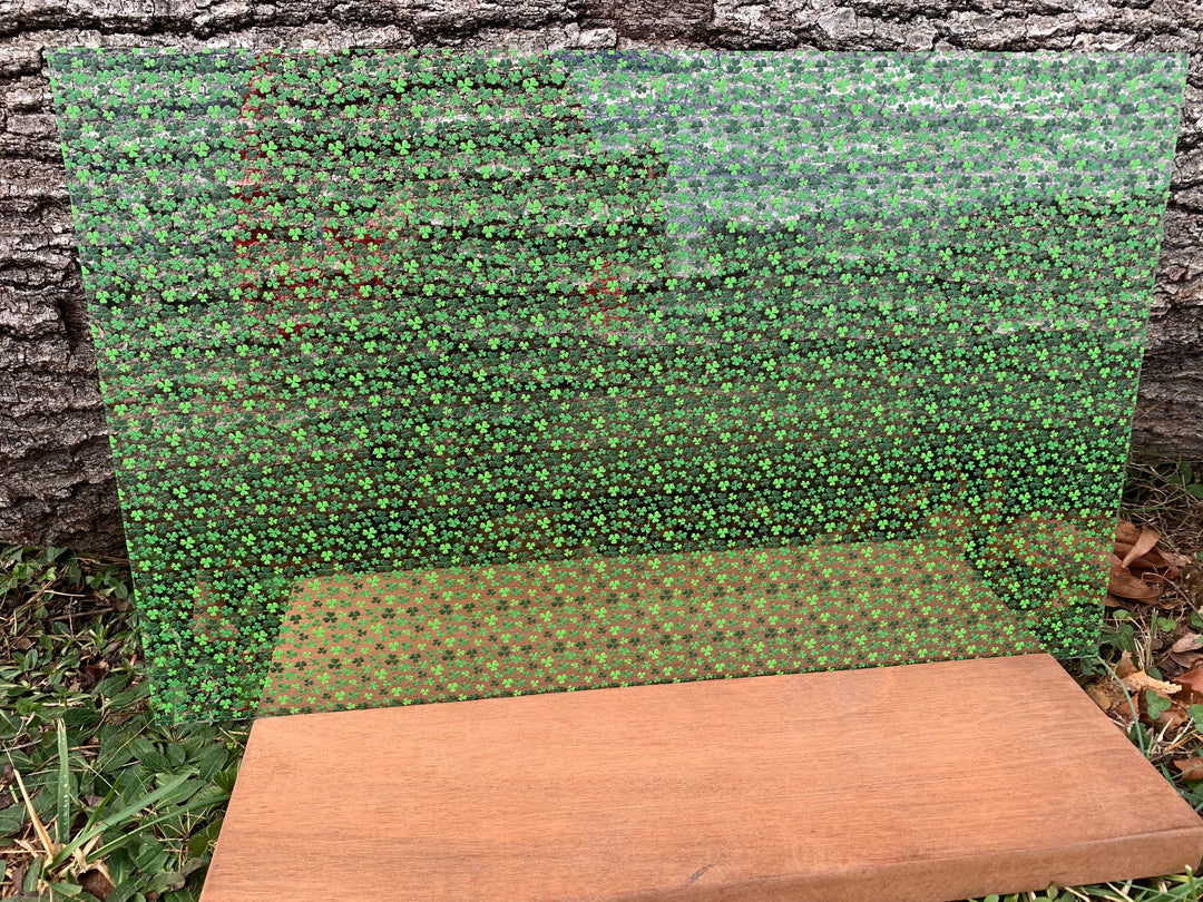 PatternPly® Scattered Mini Clovers