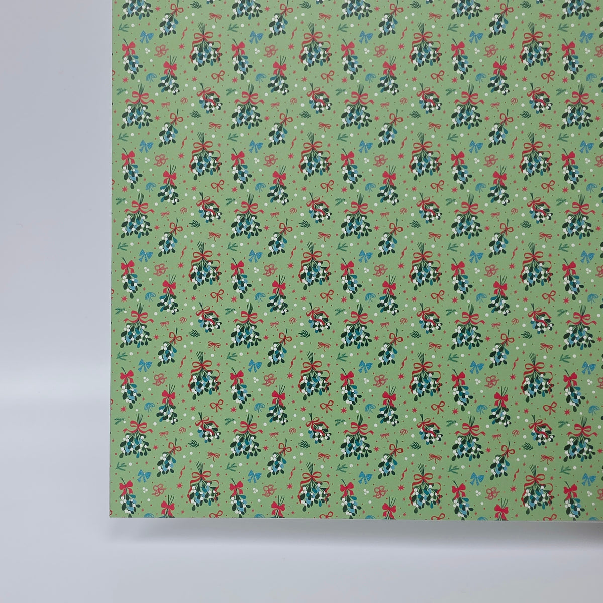 PatternPly® Full Coverage Mistletoe and Bows on Green sheet showing the pattern
