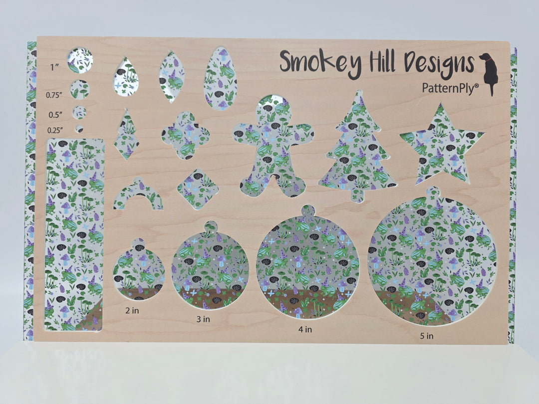 PatternPly® Scattered Witchy Frogs