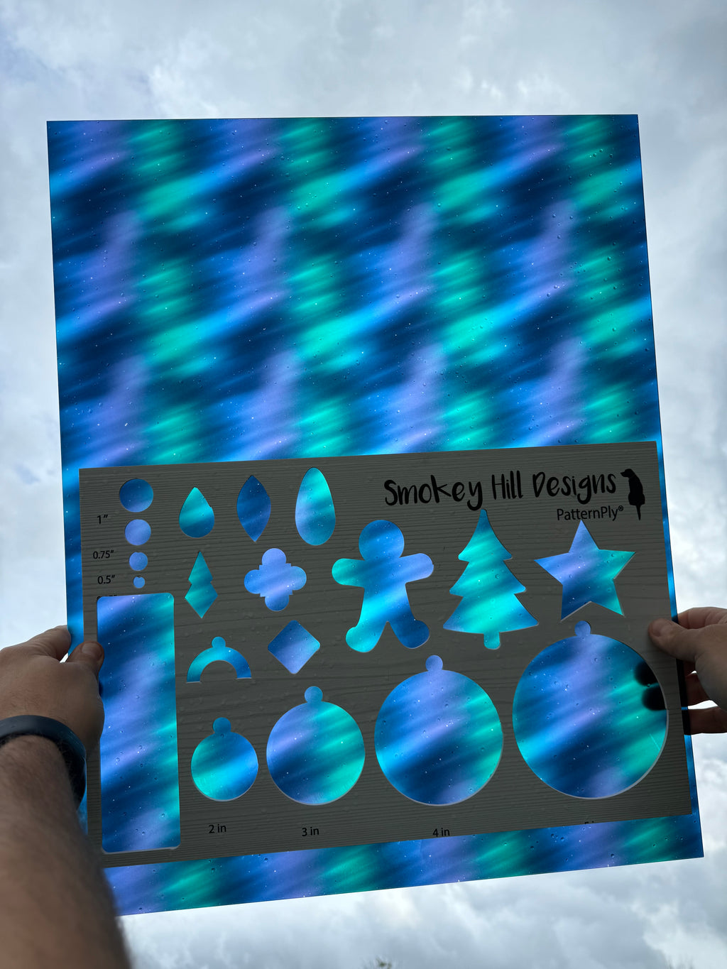 PatternPly® 19x24" Transparent Northern Lights Blur Original Scale product photo 2