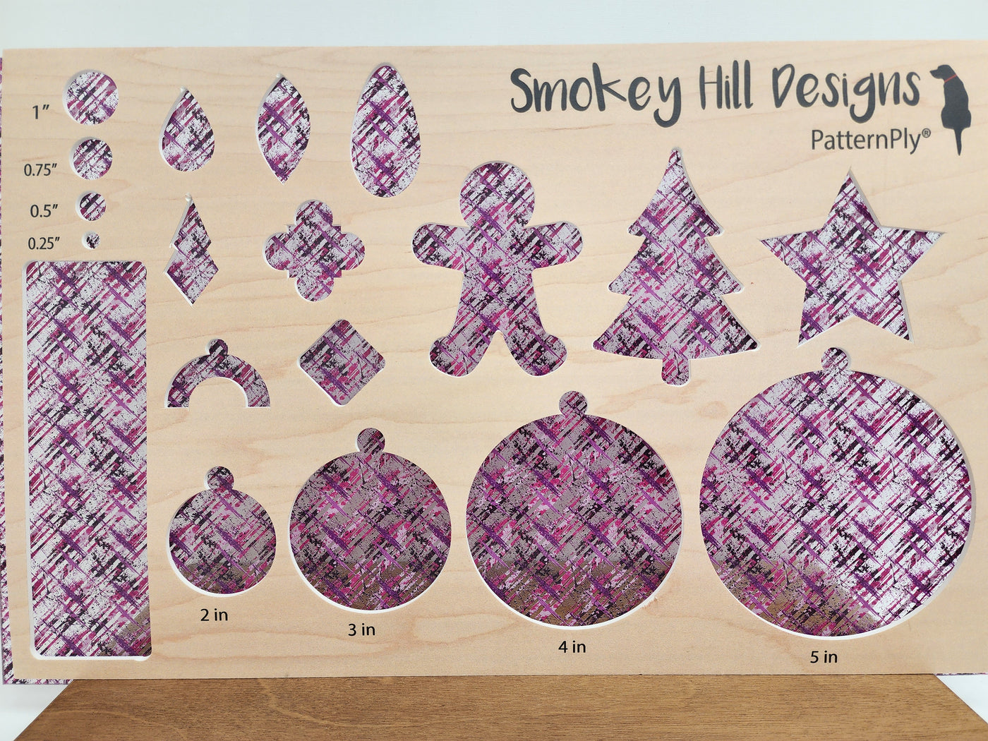 PatternPly® Scattered Criss Cross Magenta Paint