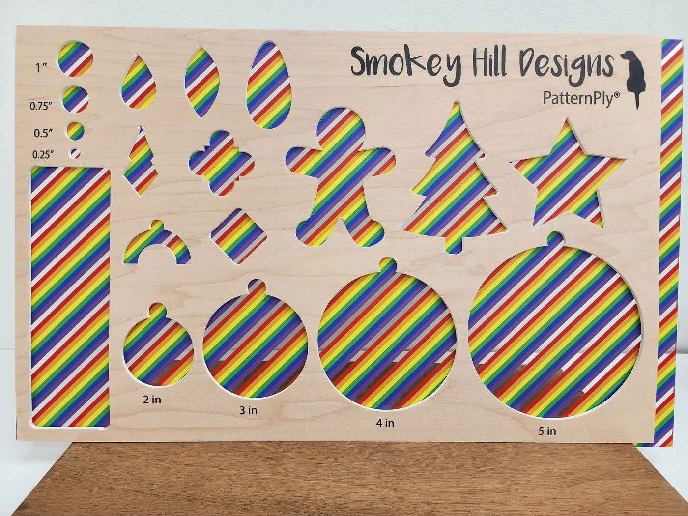 PatternPly® Scattered Diagonal Rainbow Stripes