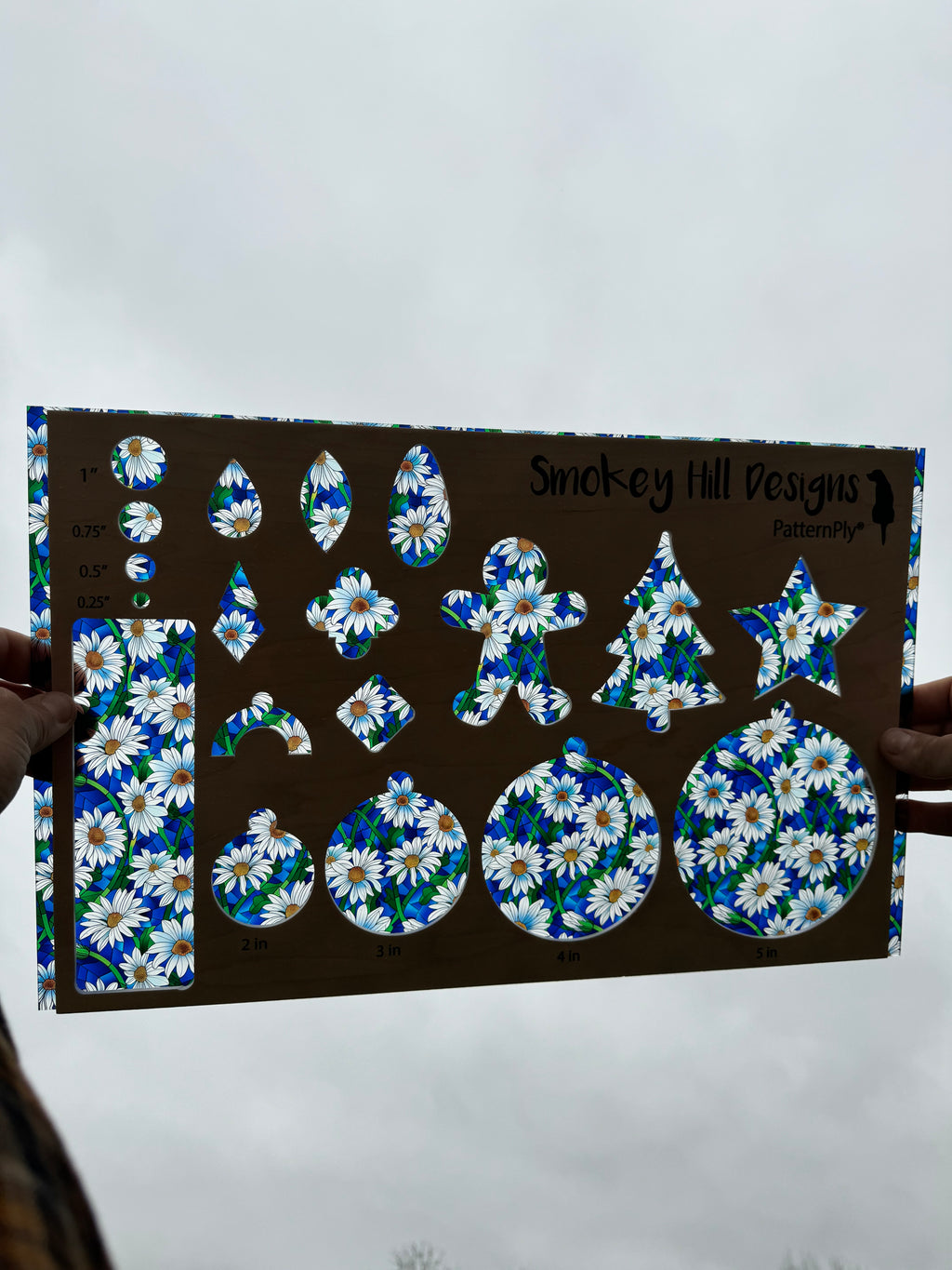 PatternPly® Transparent Stained Glass White Daisies product photo 2