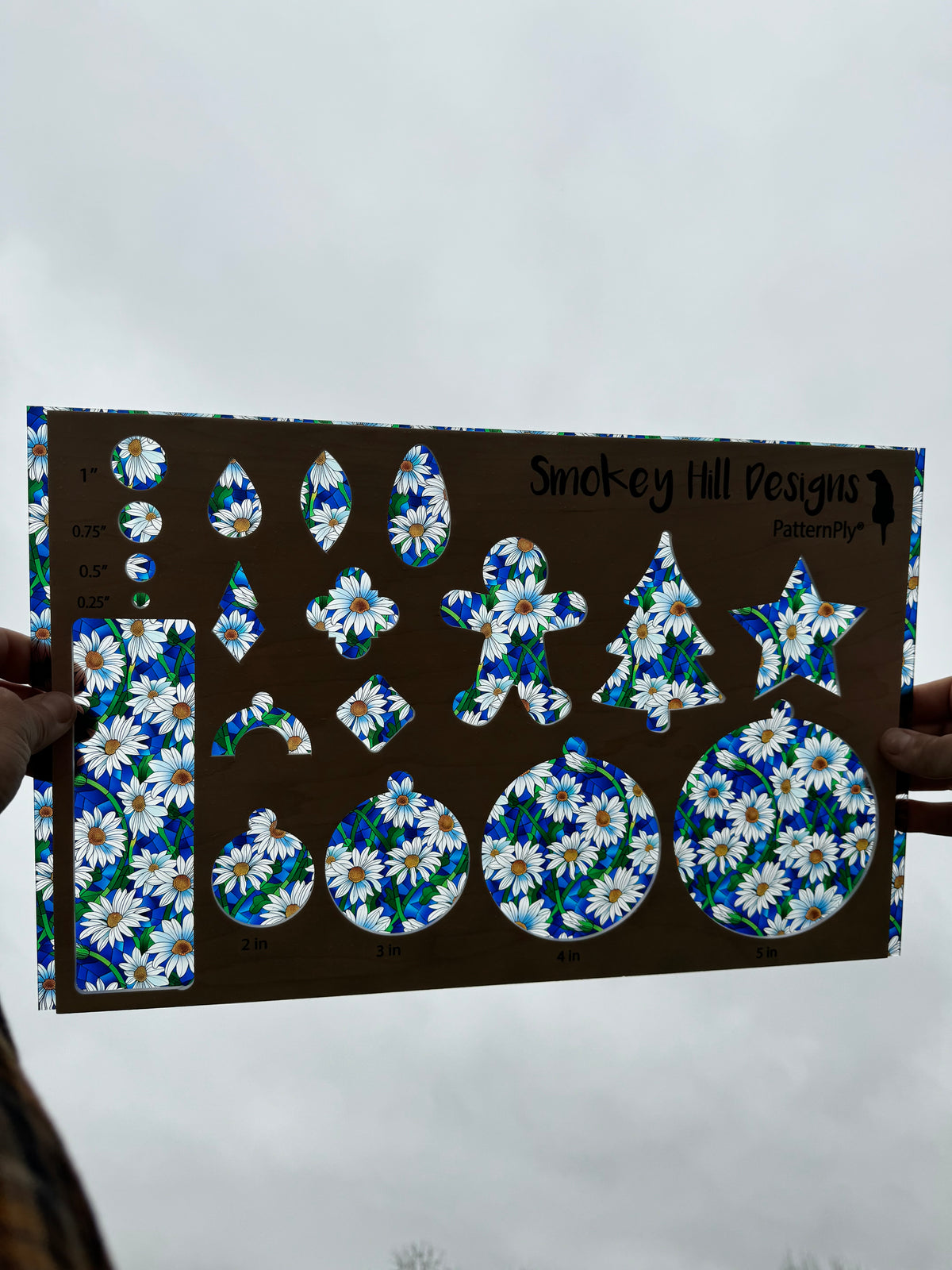 PatternPly® Transparent Stained Glass White Daisies product photo 2