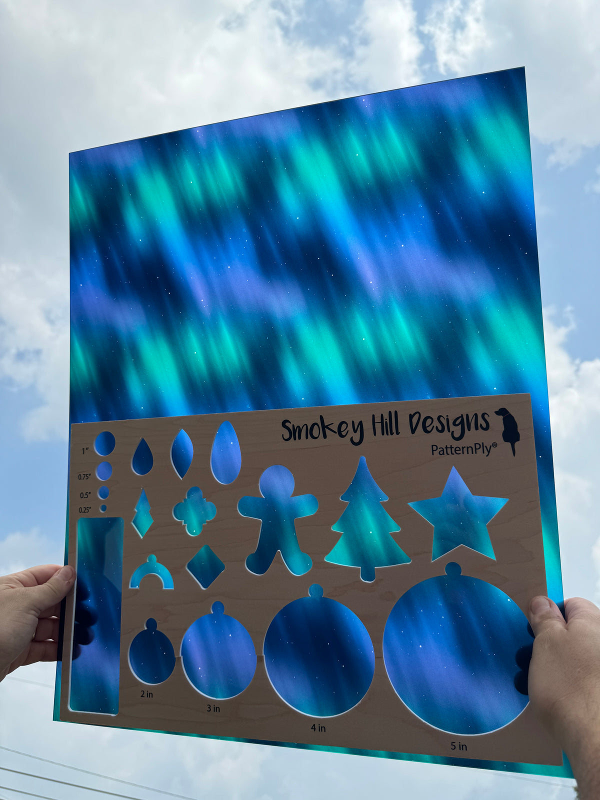 PatternPly® 19x24" Transparent Northern Lights Blur XL Scale product photo 2