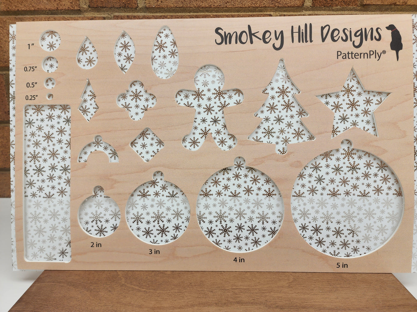 PatternPly® Scattered Snowflakes WHITE