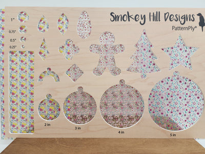 PatternPly® Scattered Tiny Floral Trio