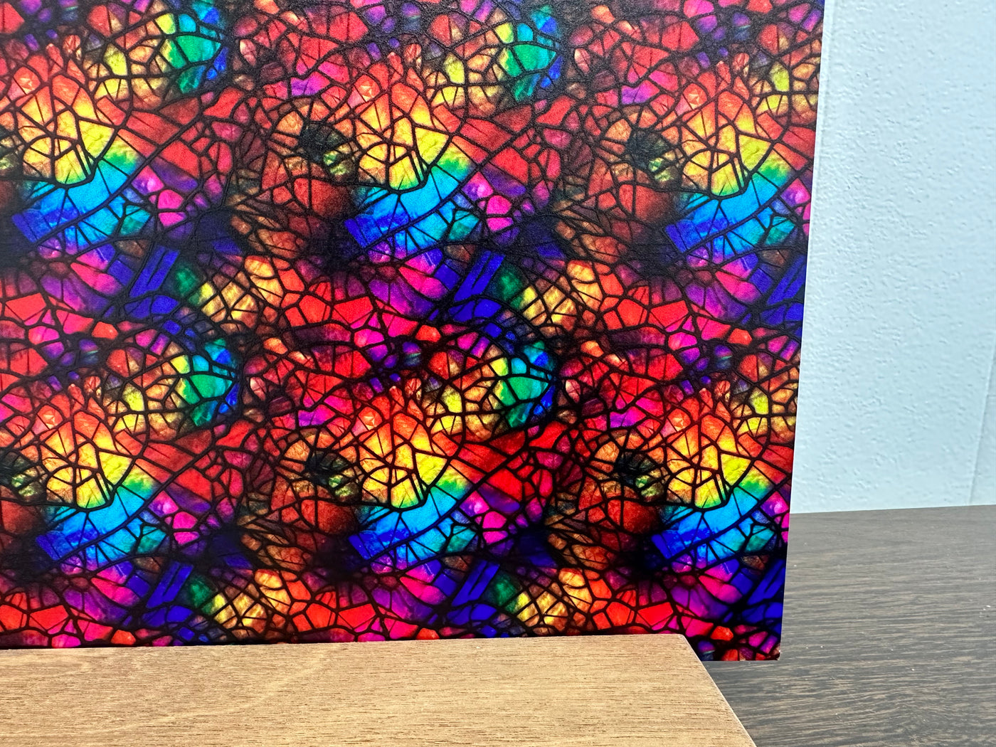 PatternPly® Shattered Rainbow Glass