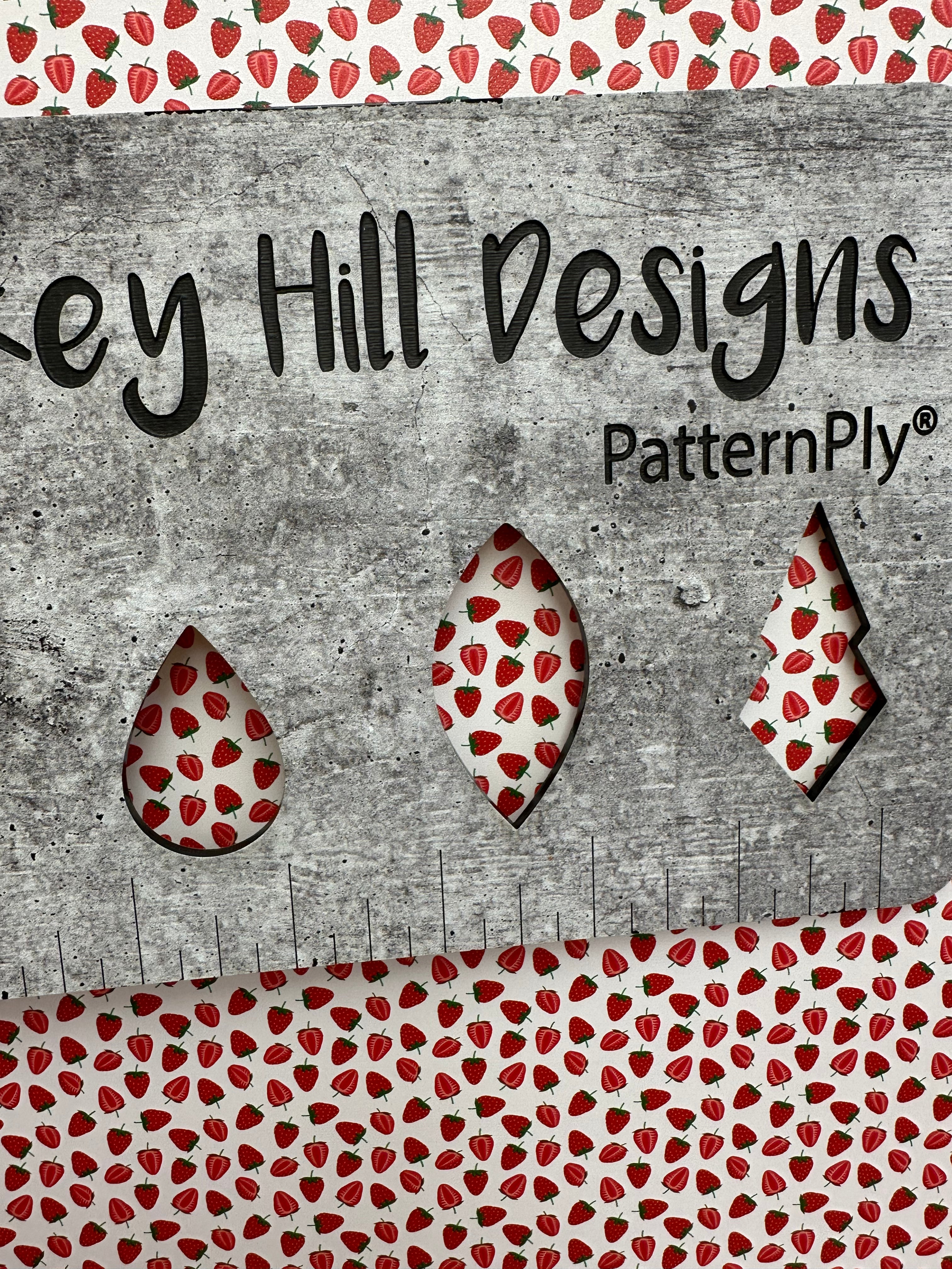 PatternPly® Full Coverage Strawberries product photo 2