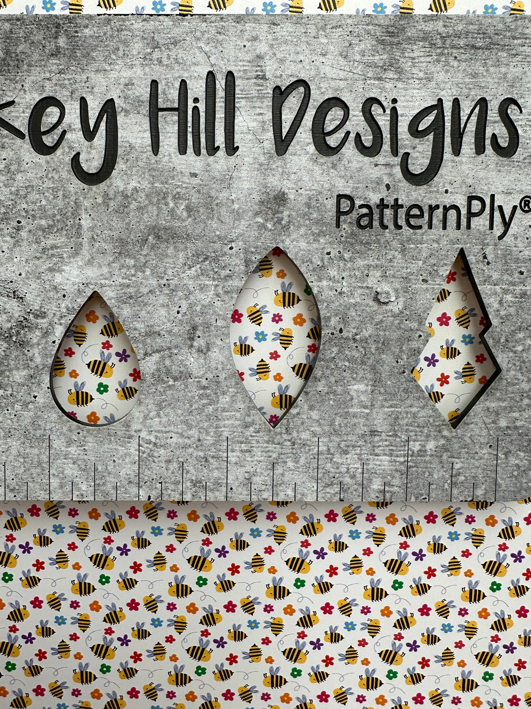 PatternPly® Cartoon Bees and Flowers