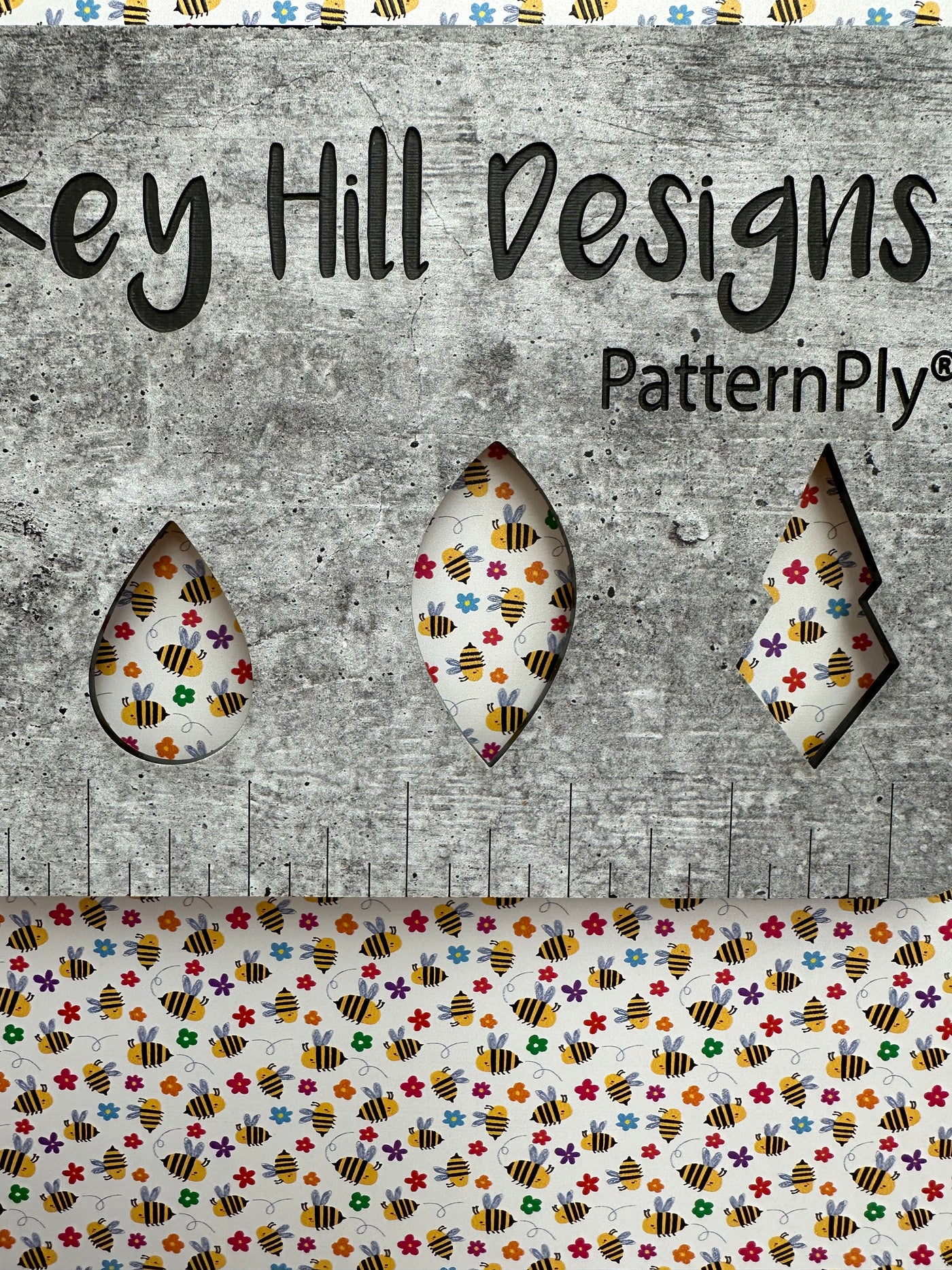 PatternPly® Cartoon Bees and Flowers