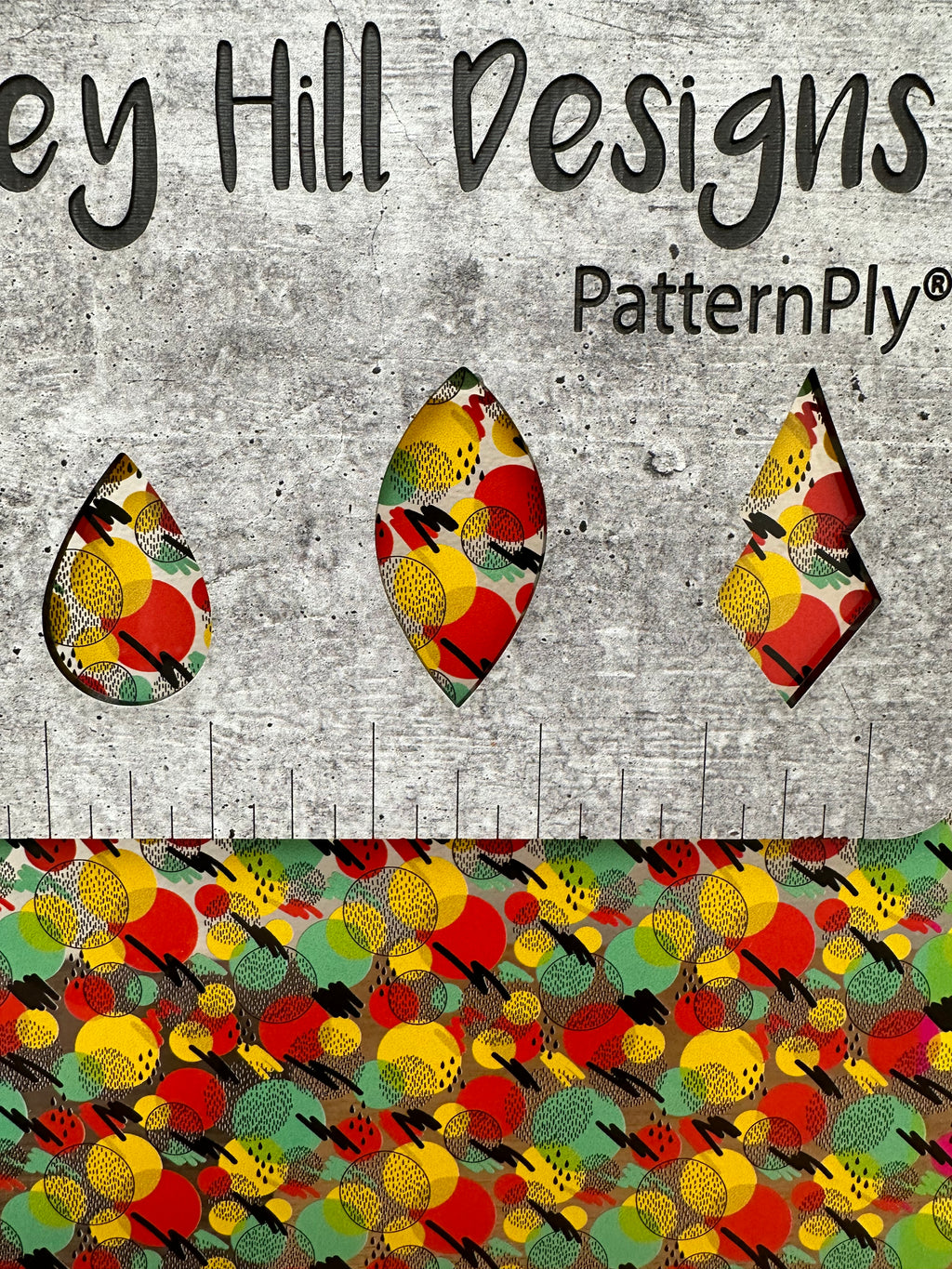 PatternPly® Scattered Colorful 80s Circles Trio product photo 7