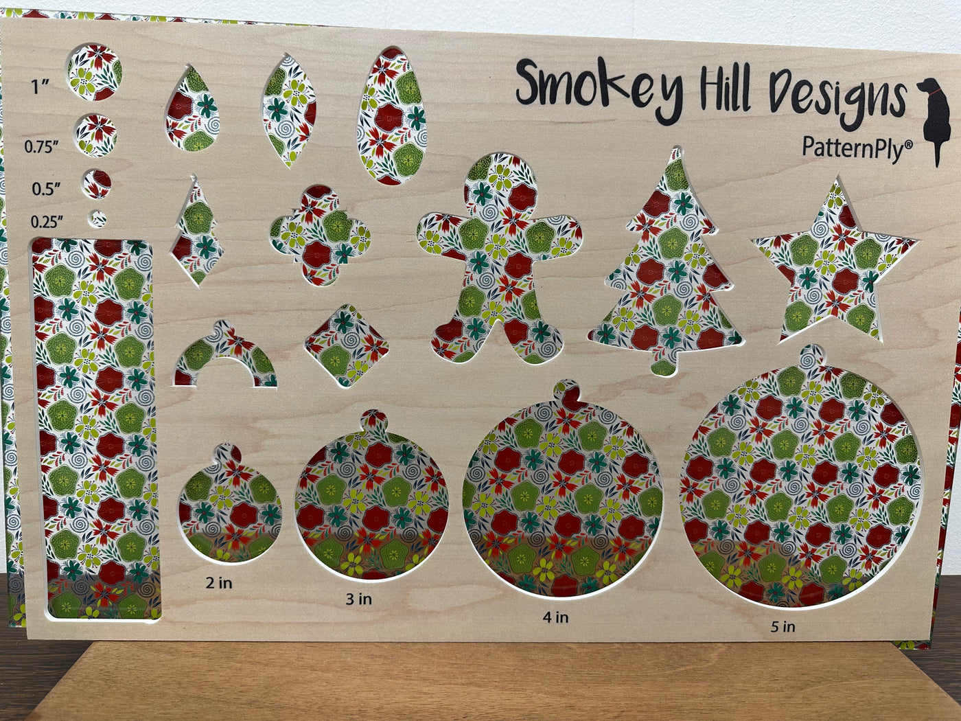 PatternPly® Scattered Freeform Christmas Floral