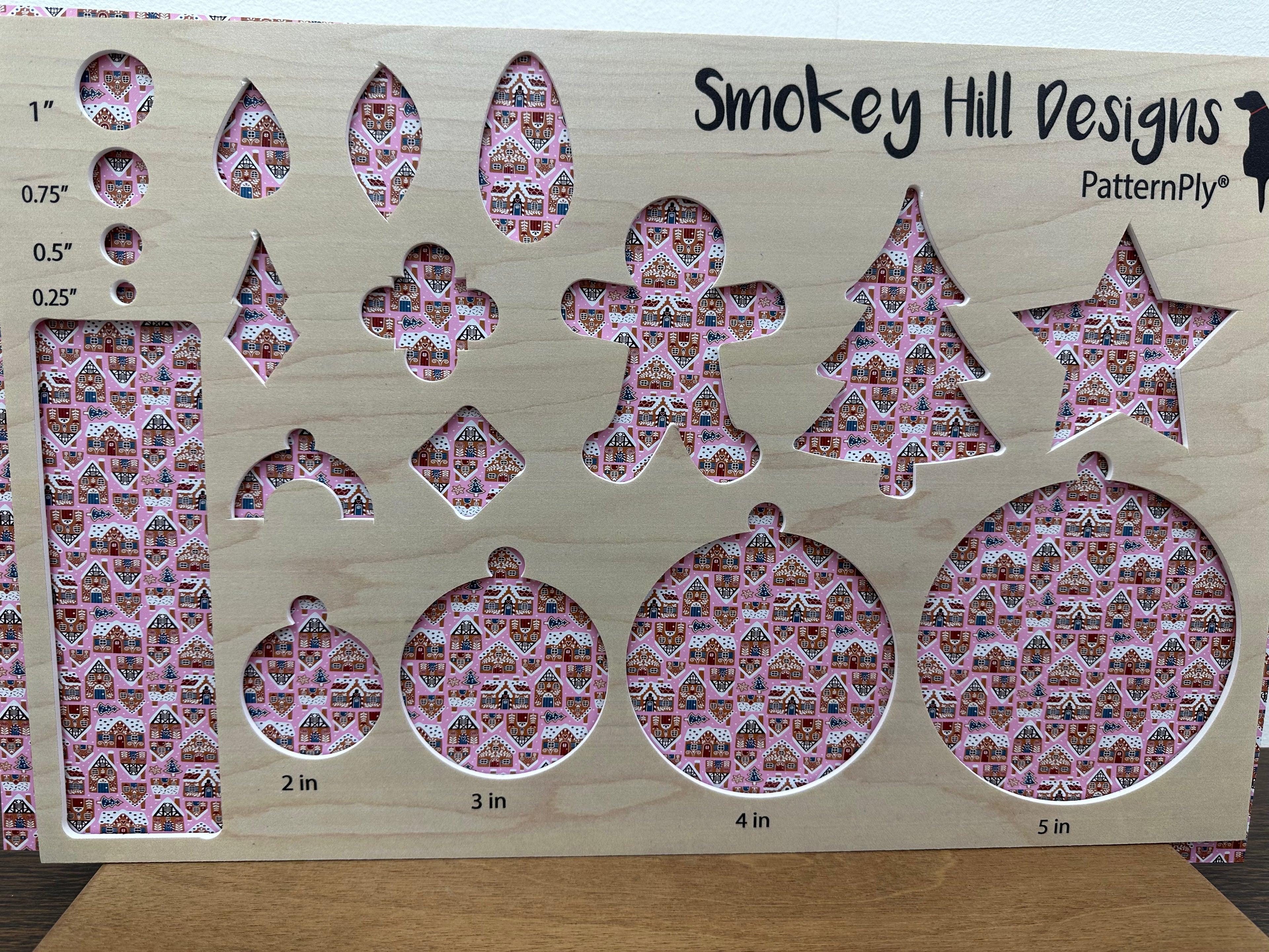 PatternPly® Full Coverage Pink Mini Gingerbread Houses product photo 2