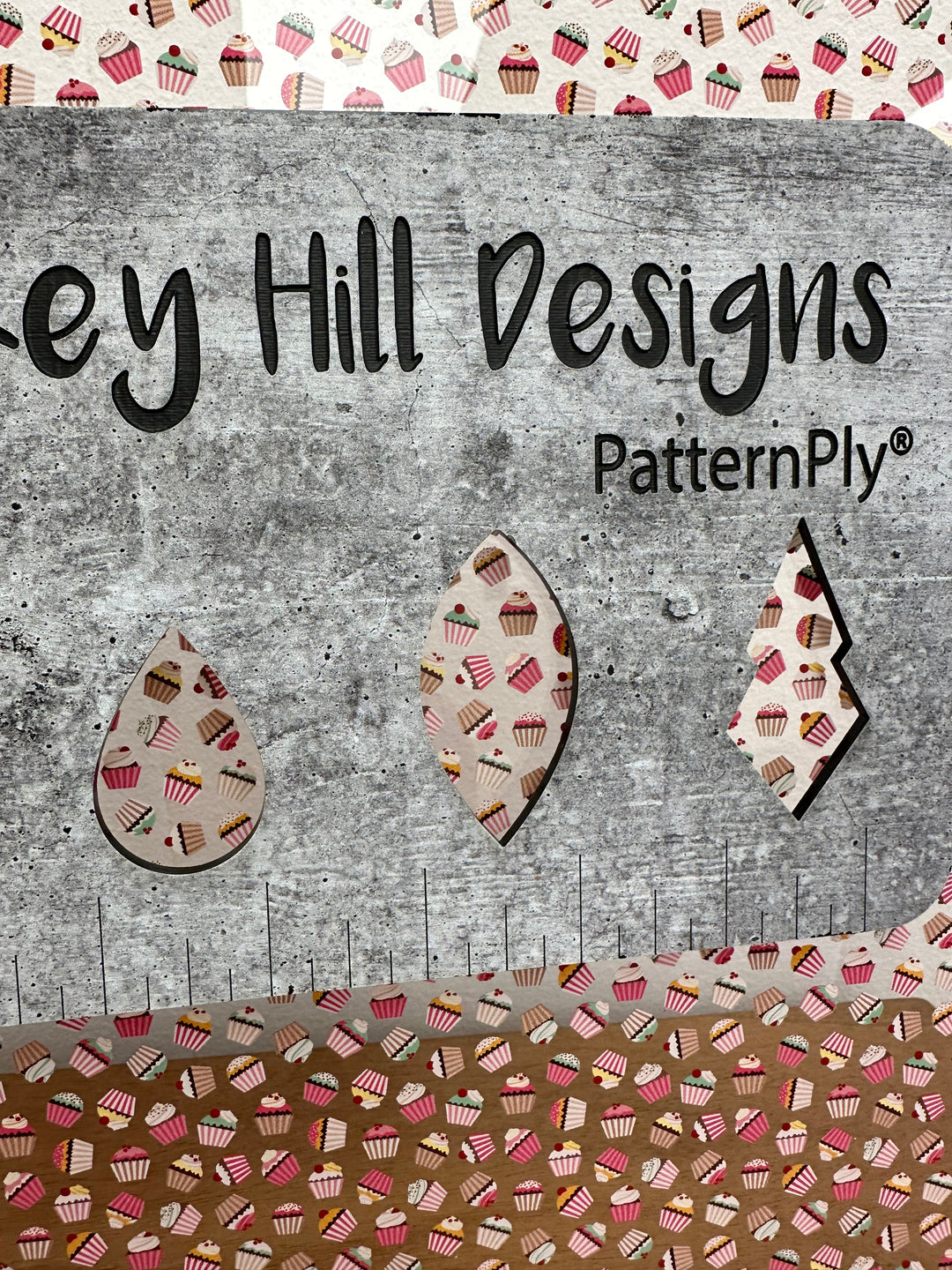 PatternPly® Scattered Cupcakes