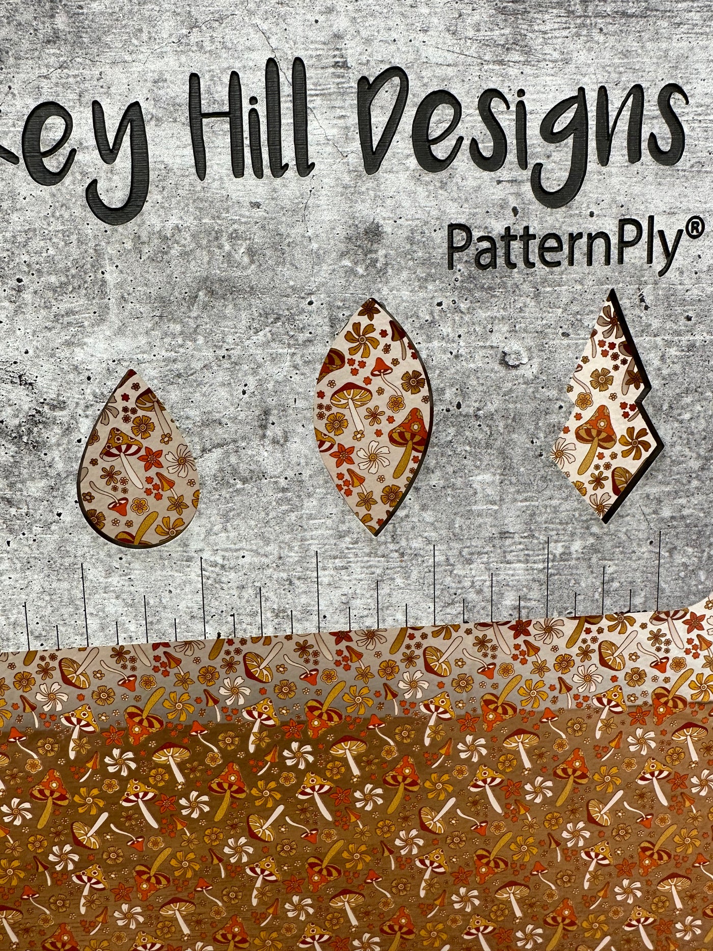 PatternPly® Scattered 70s Groovy Mushrooms