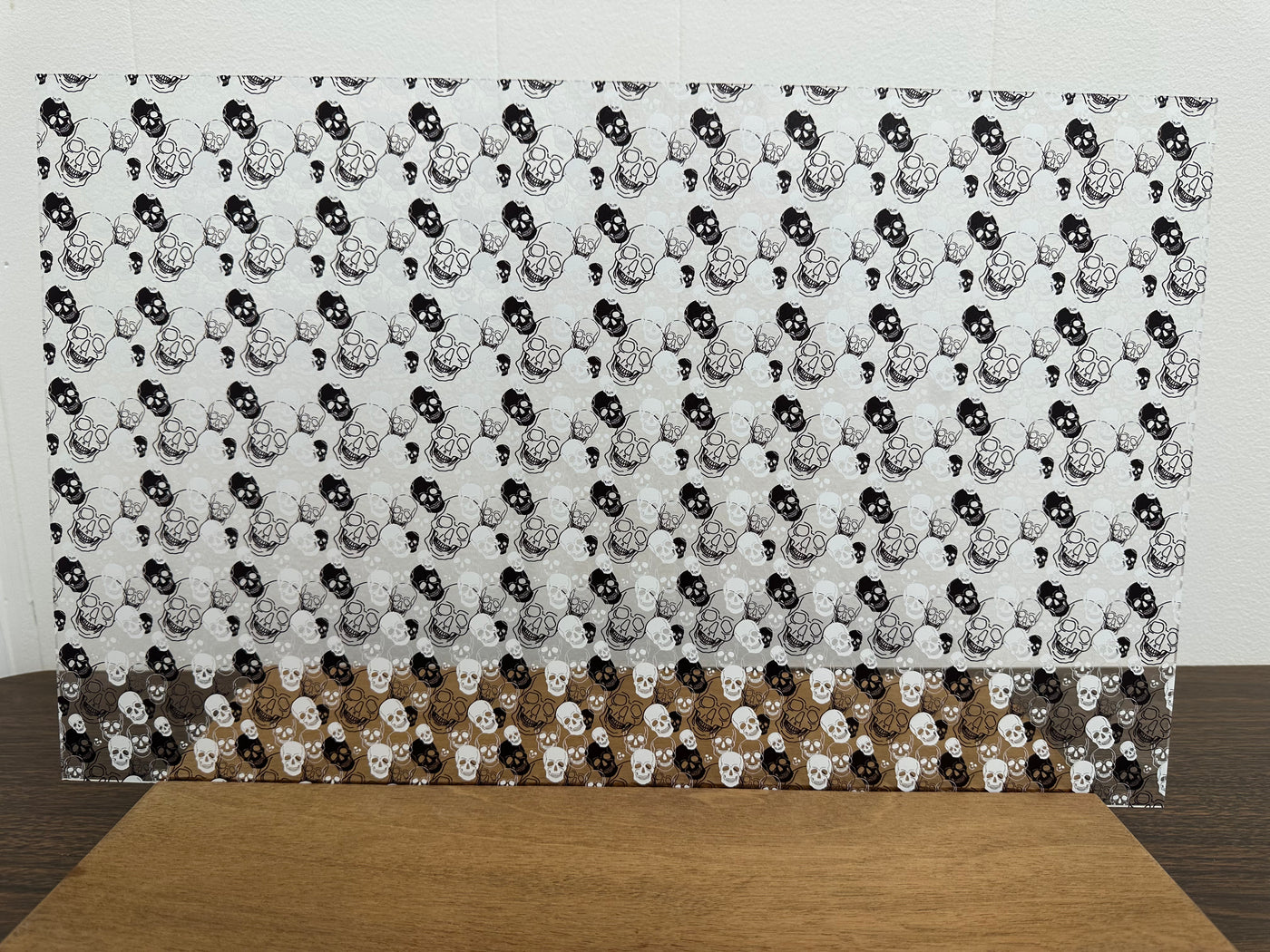 PatternPly® Scattered Black and White Skulls