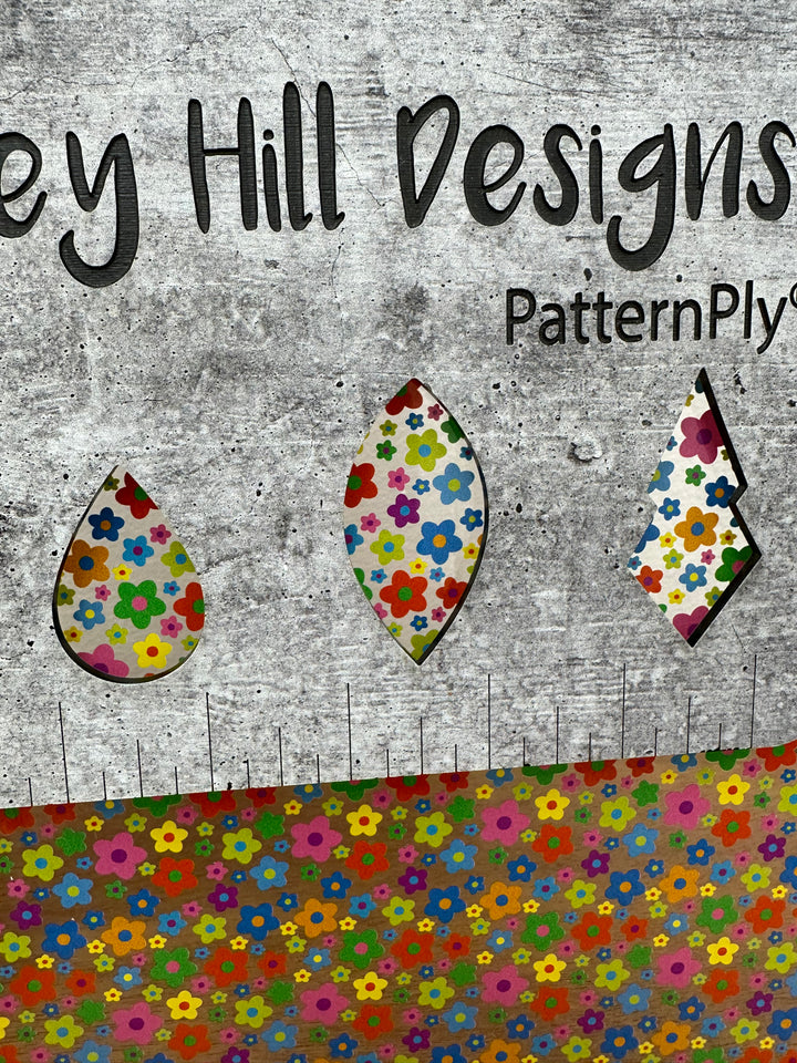 PatternPly® Scattered 90s Cartoon Floral