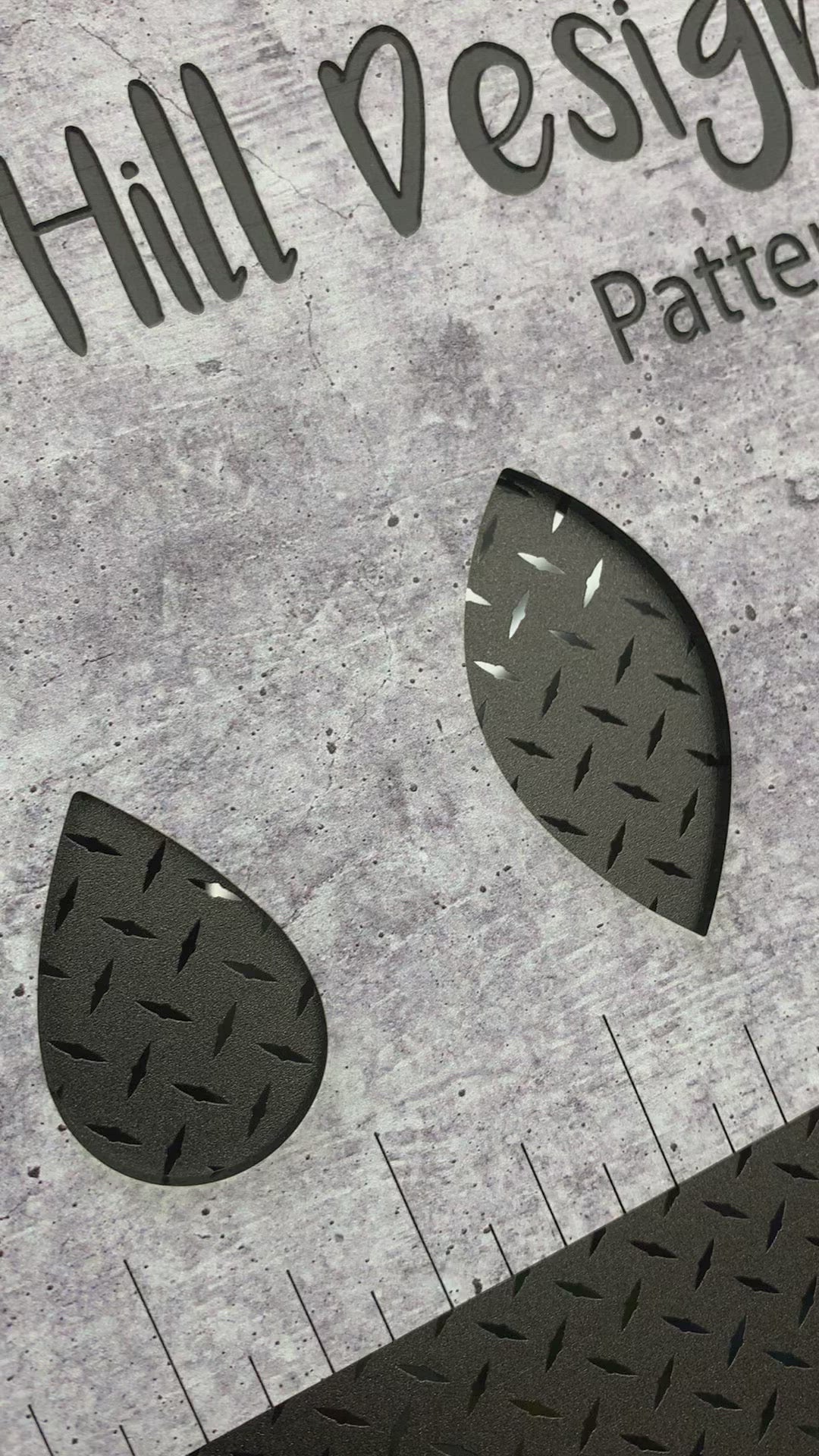 PatternPly® Smoke and Mirrors, Diamond Plate