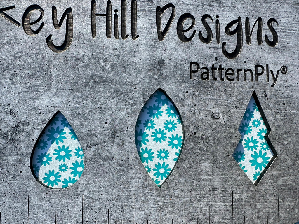 PatternPly® Scattered Daisies WHITE product photo 4