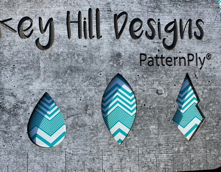 PatternPly® Scattered Chevron WHITE