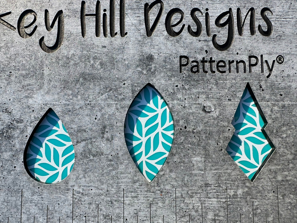 PatternPly® Scattered Leaves WHITE product photo 12