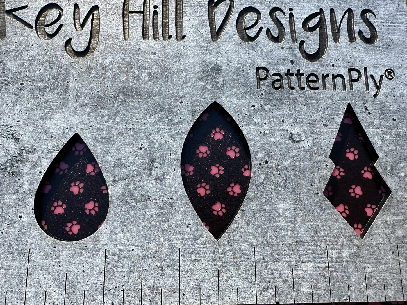 PatternPly® Scattered Pawprints BLACK