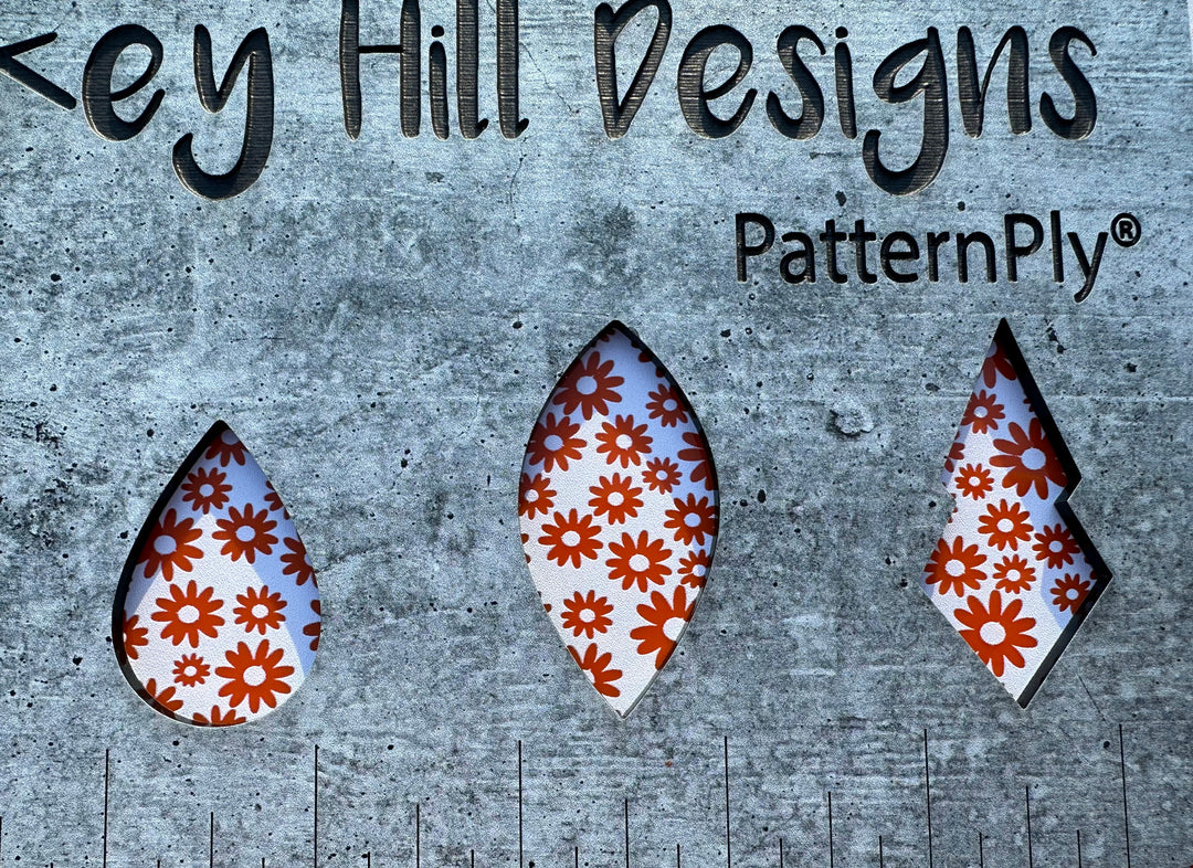 PatternPly® Scattered Daisies WHITE