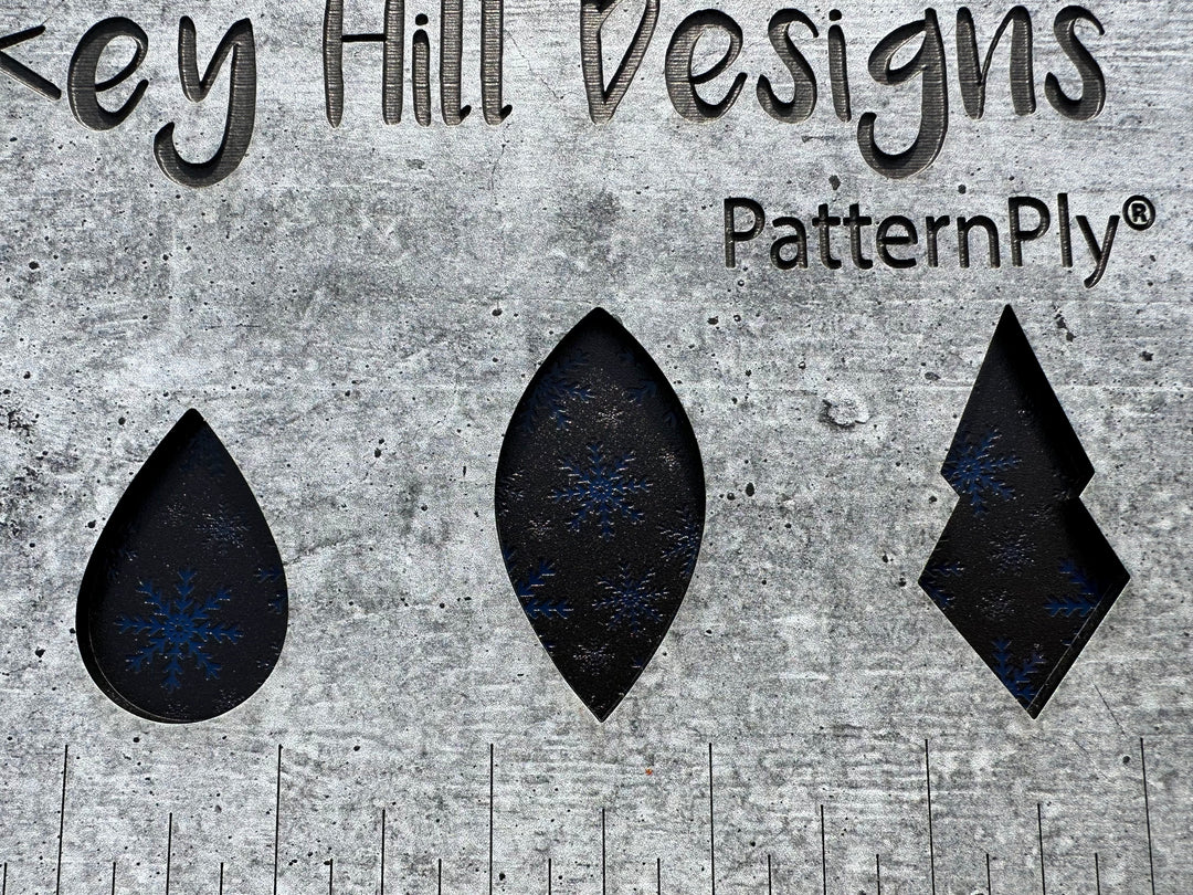 PatternPly® Scattered Snowflakes BLACK