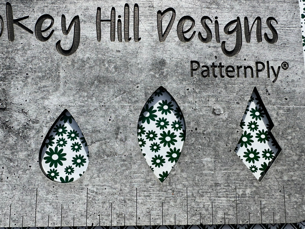 PatternPly® Scattered Daisies WHITE product photo 6