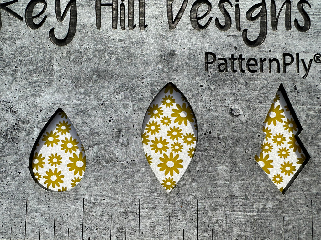 PatternPly® Scattered Daisies WHITE product photo 7