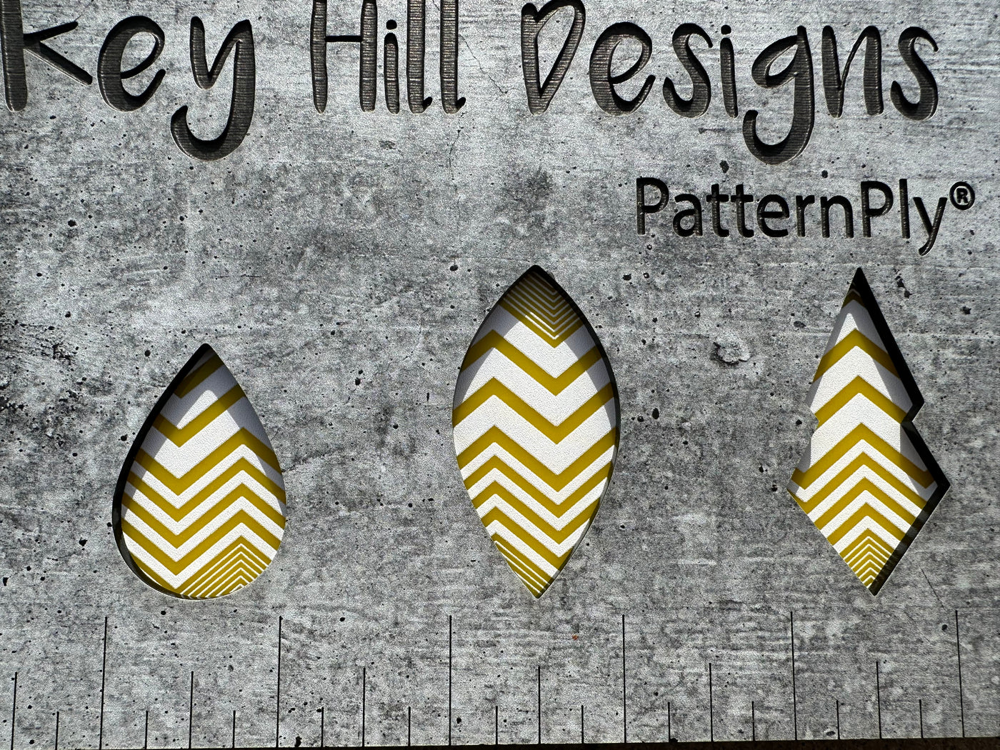 PatternPly® Scattered Chevron WHITE