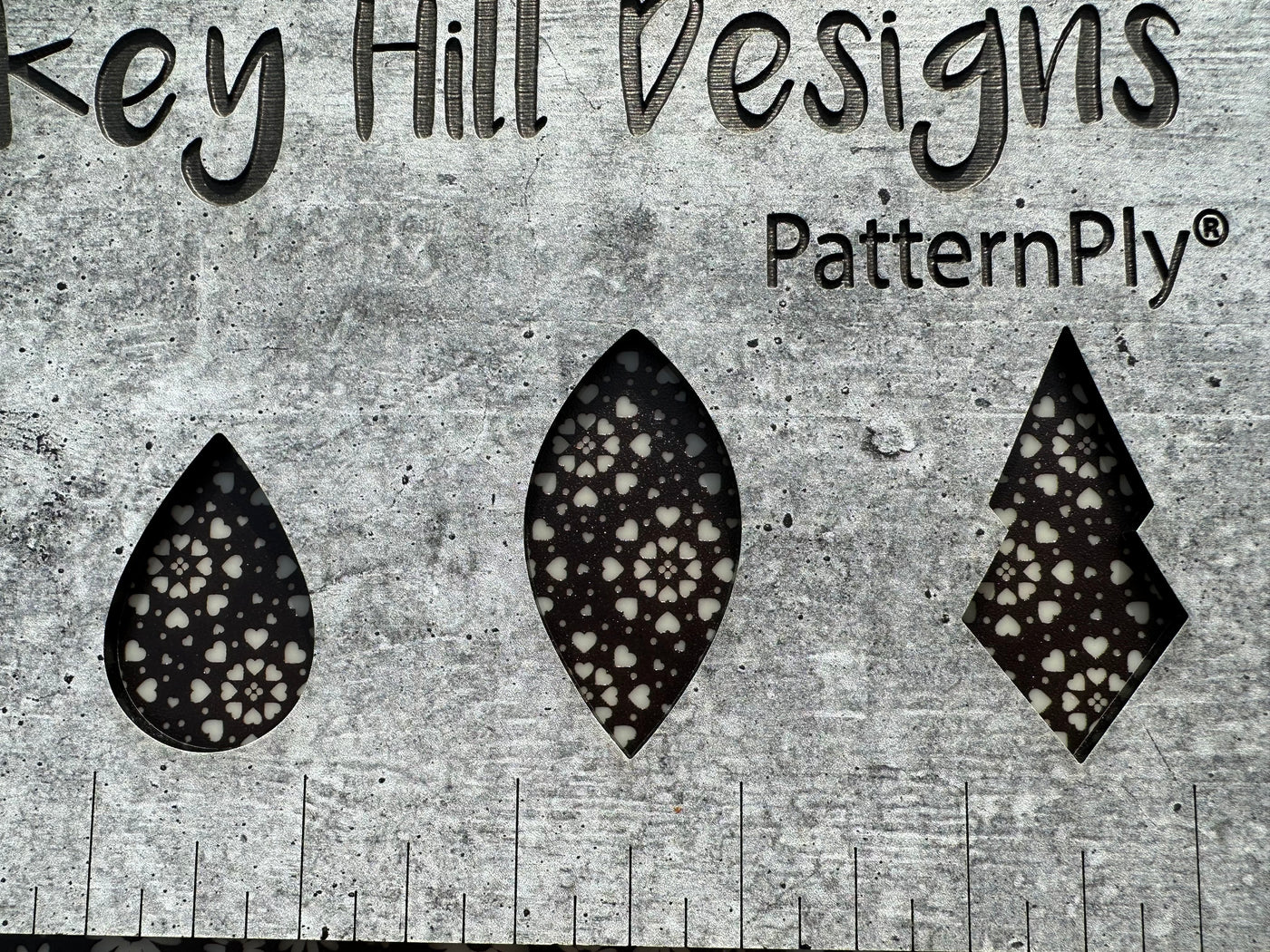PatternPly® Scattered Heart Circles BLACK
