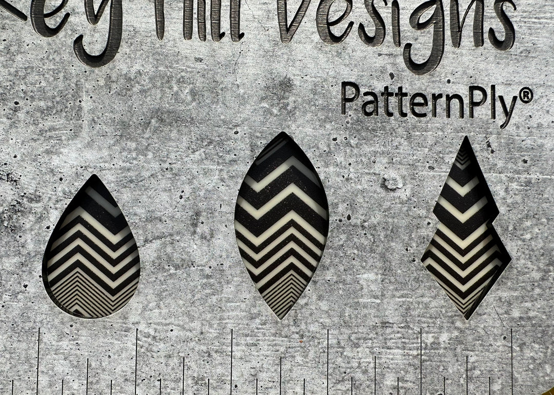 PatternPly® Scattered Chevron BLACK