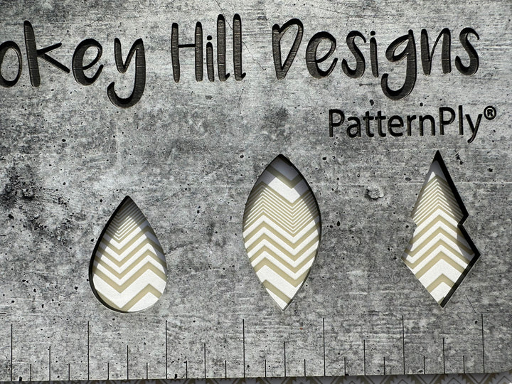 PatternPly® Scattered Chevron WHITE