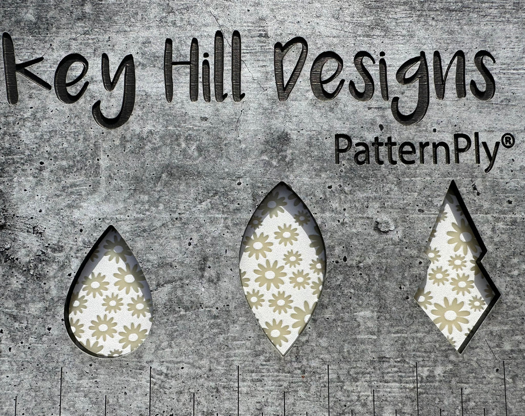 PatternPly® Scattered Daisies WHITE product photo 8