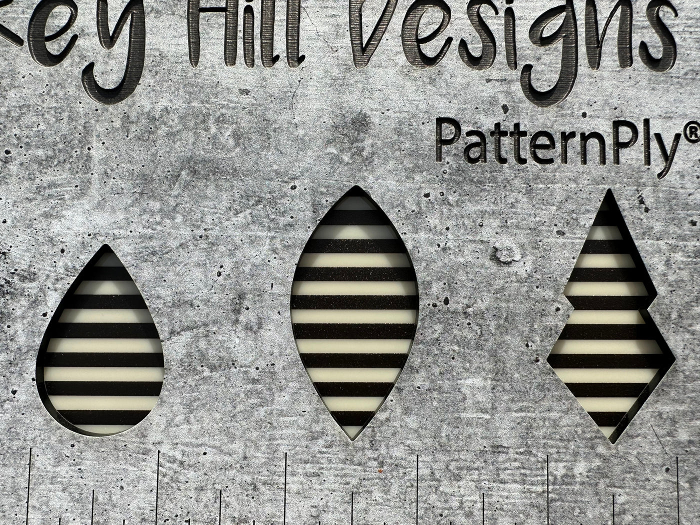 PatternPly® Scattered Stripes BLACK