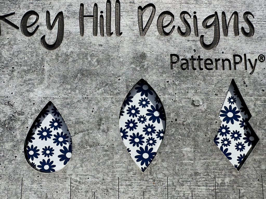 PatternPly® Scattered Daisies WHITE product photo 9