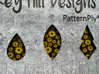 PatternPly® Scattered Daisies BLACK
