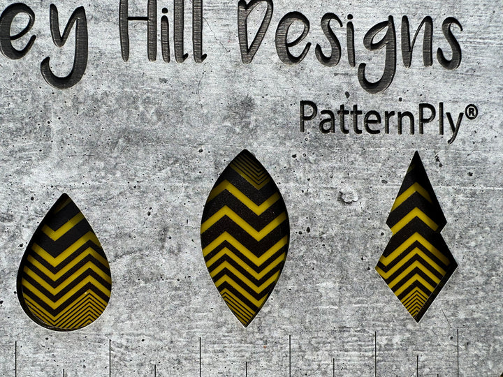 PatternPly® Scattered Chevron BLACK