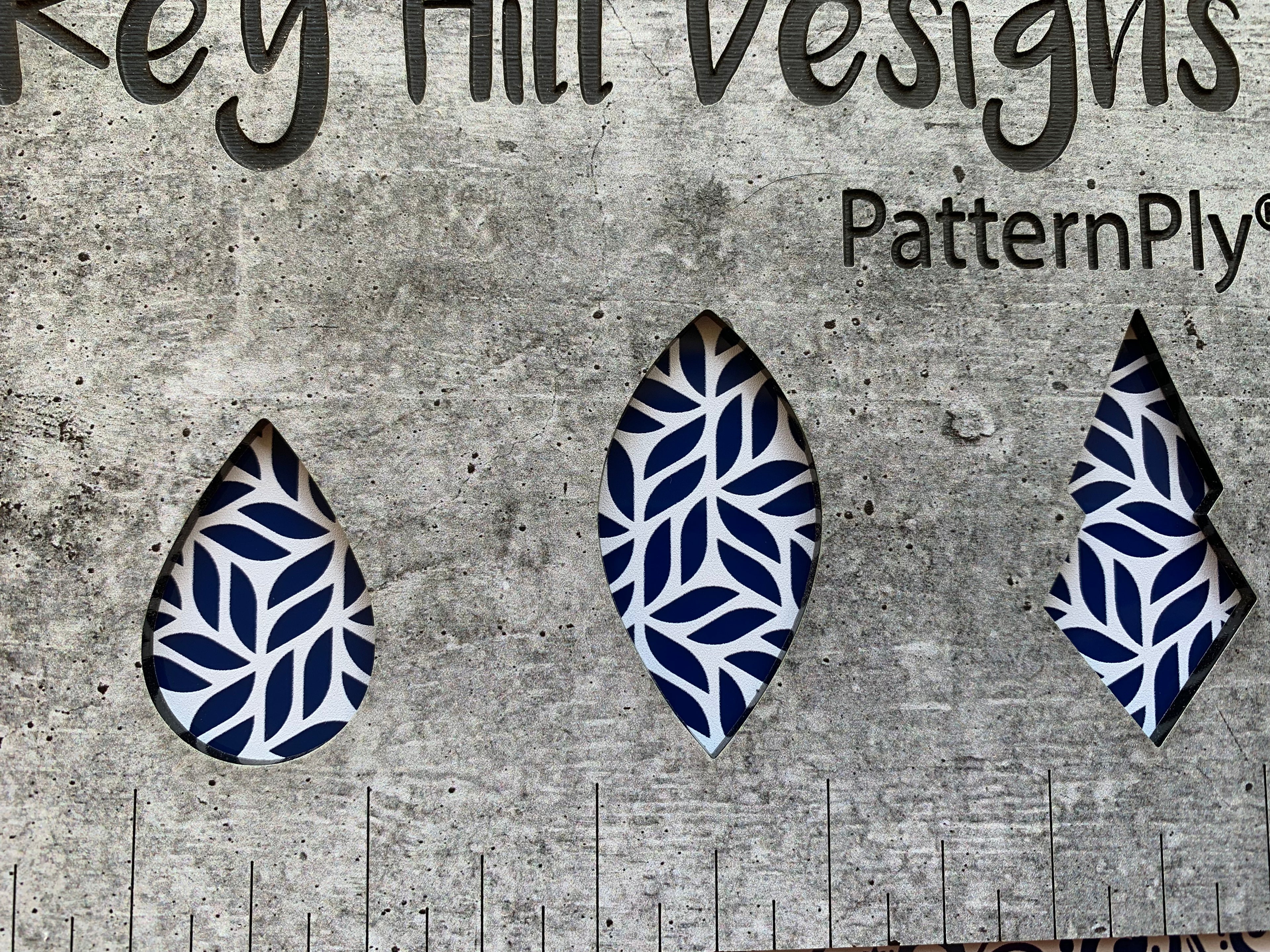 PatternPly® Scattered Leaves WHITE product photo 10
