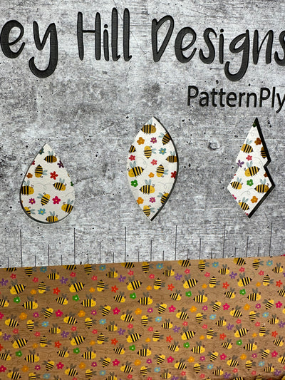 PatternPly® Scattered Cartoon Bees and Flowers