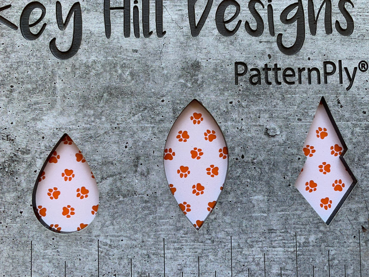 PatternPly® Scattered Pawprints WHITE