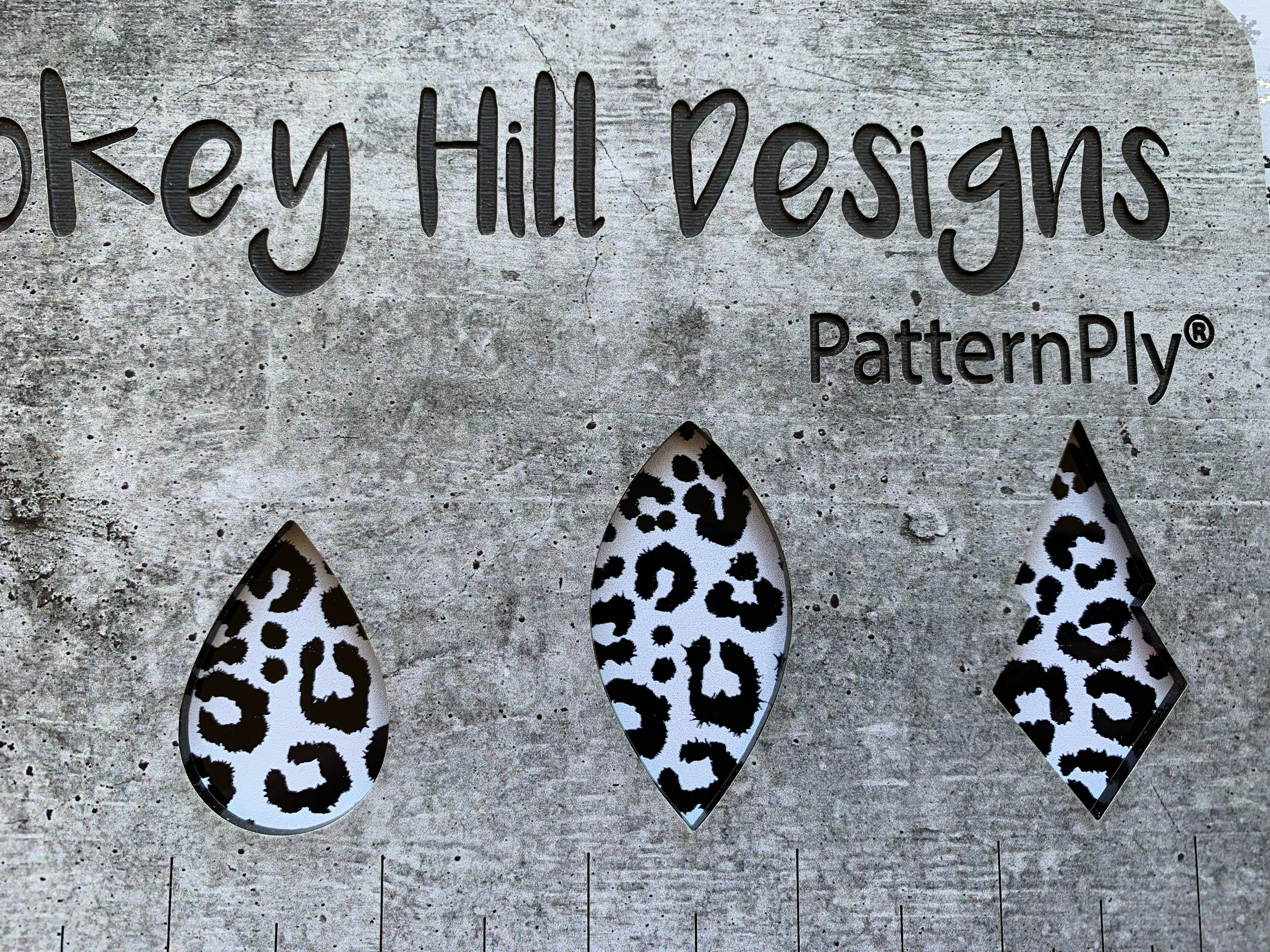 PatternPly® Scattered Leopard WHITE product photo 10