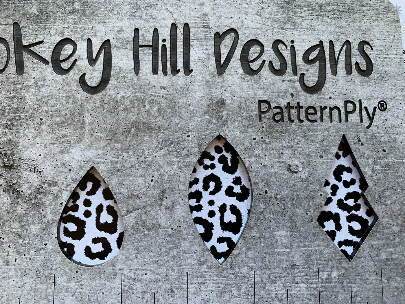 PatternPly® Scattered Leopard WHITE