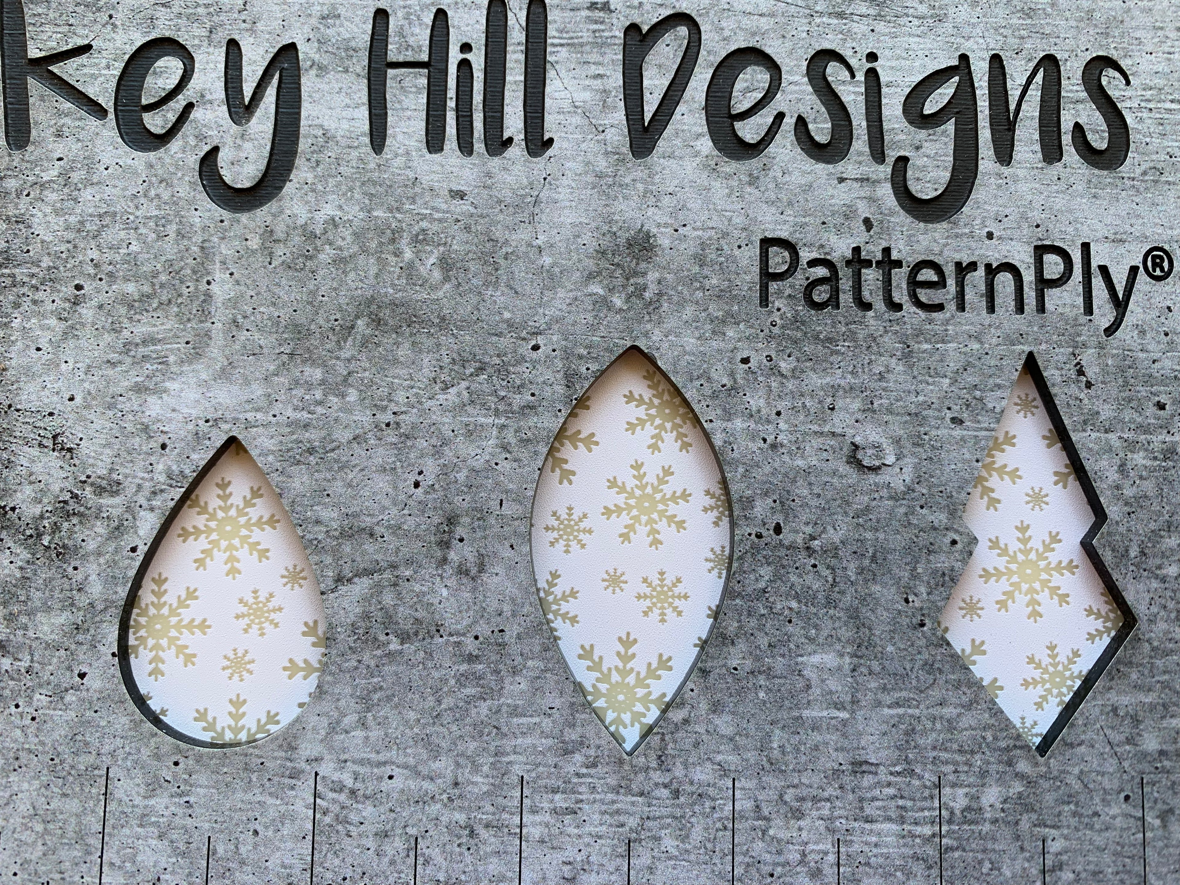 PatternPly® Scattered Snowflakes WHITE product photo 4