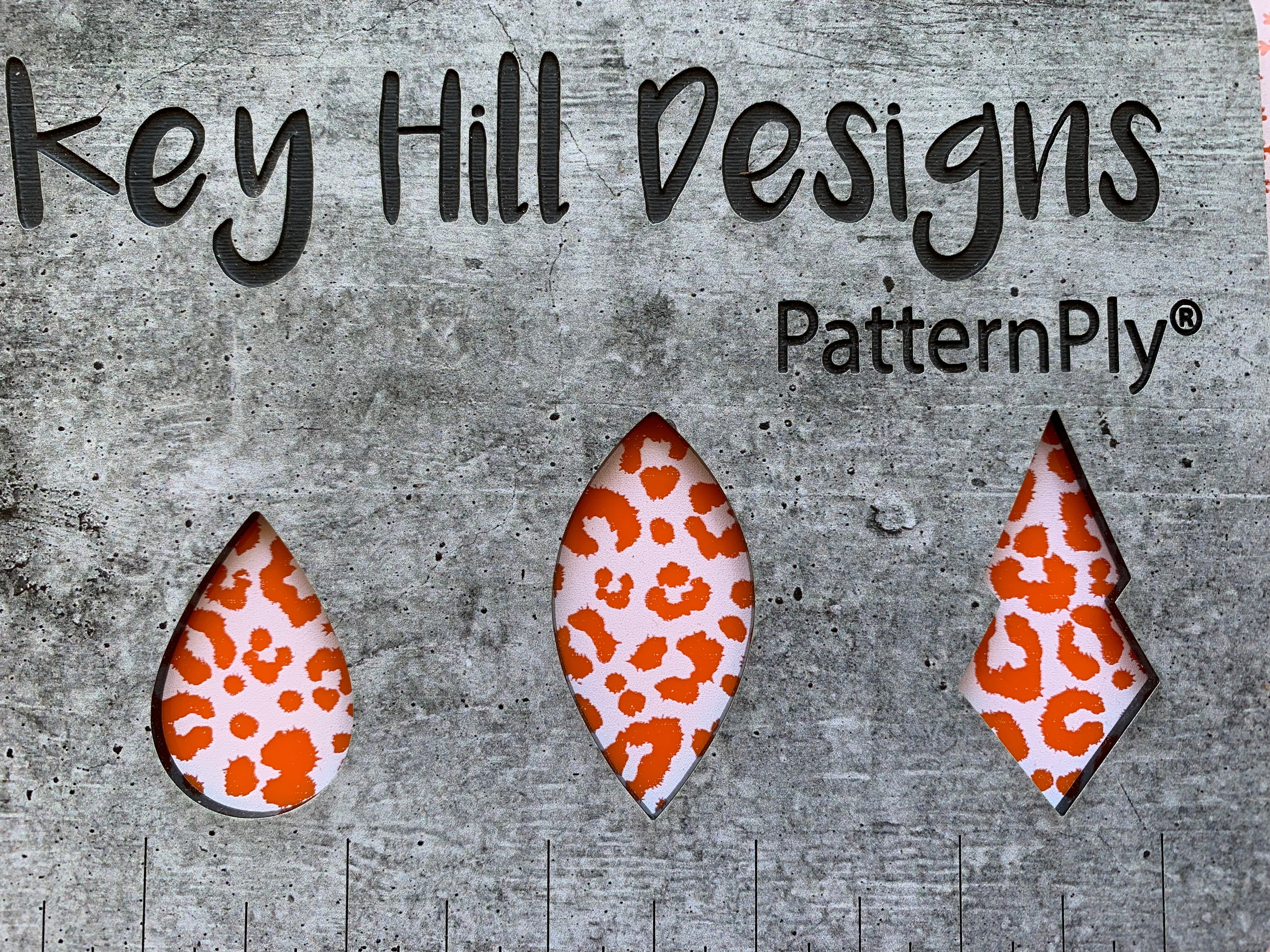 PatternPly® Scattered Leopard WHITE product photo 6